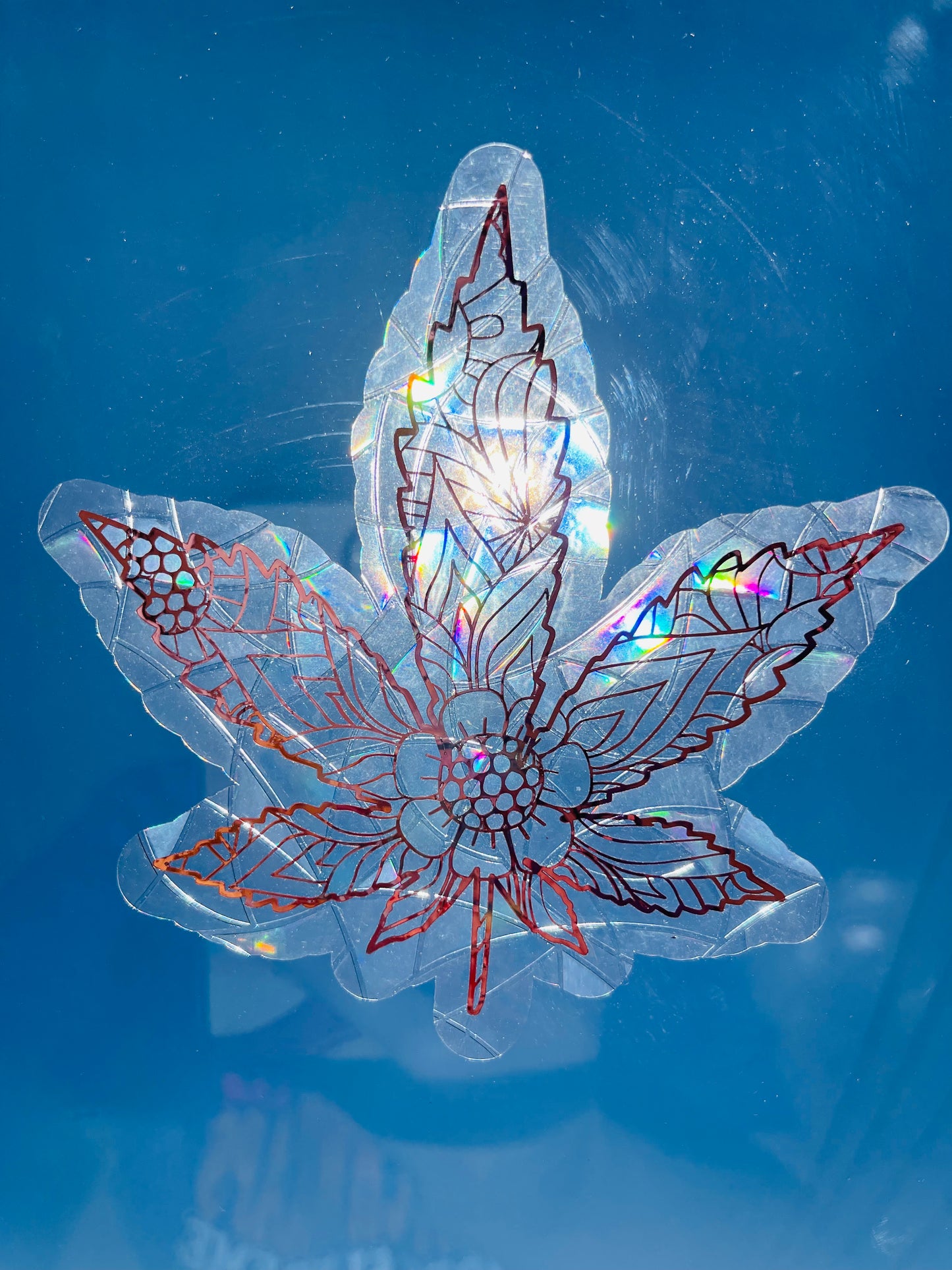 PRETTY LEAF SUN CATCHER