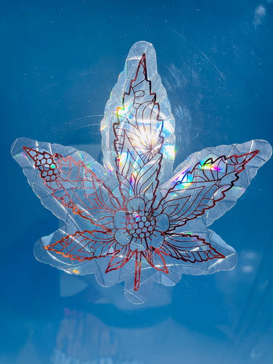 PRETTY LEAF SUN CATCHER