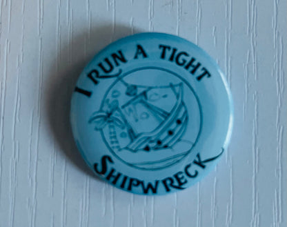 I RUN A TIGHT SHIPWRECK BUTTON/MAGNET